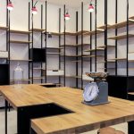 thiet-ke-shop-my-pham-ket-hop-go-va-sat