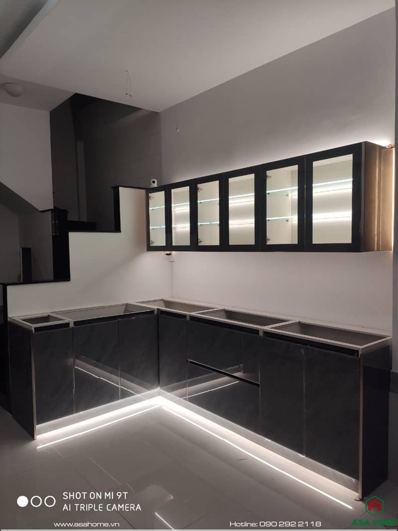 Tủ bếp chữ L phù hợp với không gian phòng bếp rộng rãi